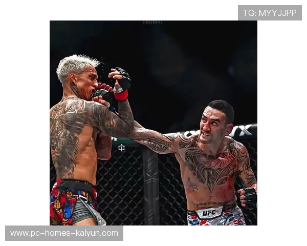 UFC拳手炫酷“站在笼顶庆祝差点摔下去”，刺激瞬间燃爆赛场